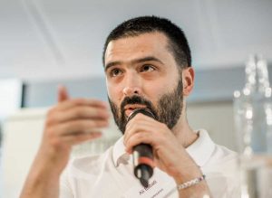 Höjda lönebidrag nytt V-krav i budgetförhandlingar