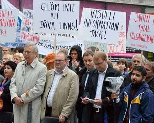 I december ställs svenska politiker åter vid skampålen