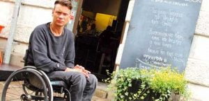 Krogarna som inte släpper in rullstolar hängs ut på webben