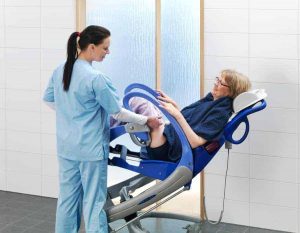 Hygienstol och duschvagn – nya hjälpmedel som underlättar