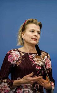 Åsa Regnér har gett utredningen tydliga spardirektiv men försvarar nu utkastet till nya LSS-regler med att utredaren är oberoende. Foto: Linnea Bengtsson.