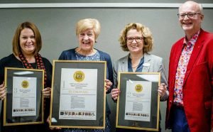 I höstas hyllades 2017 års vinnare av juryns representant Thomas Jansson som delade ut prisdiplomen till (från vänster) Eva Christiernin från Uppsala