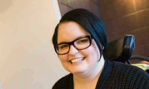 Protesterar mot assistansnedskärningar