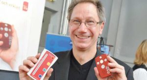 Iris höjer ambitionerna för läs- och skrivhjälpmedel