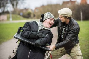 Kenny Brandt har Björn Burman som personlig assistent via JAG. Foto: Linnea Bengtsson.