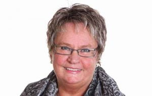 Hon förnekar att M vill införa 65-årsgräns för assistans