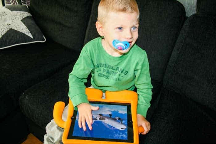 Att leka med iPad sporrar Oscar till nya framsteg