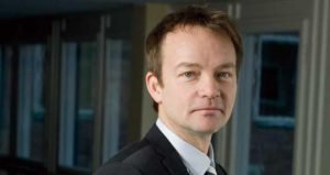 Hårdhandskar mot kommun som lämnade boende vind för våg