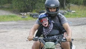 Love gör som bröderna – på sitt sätt