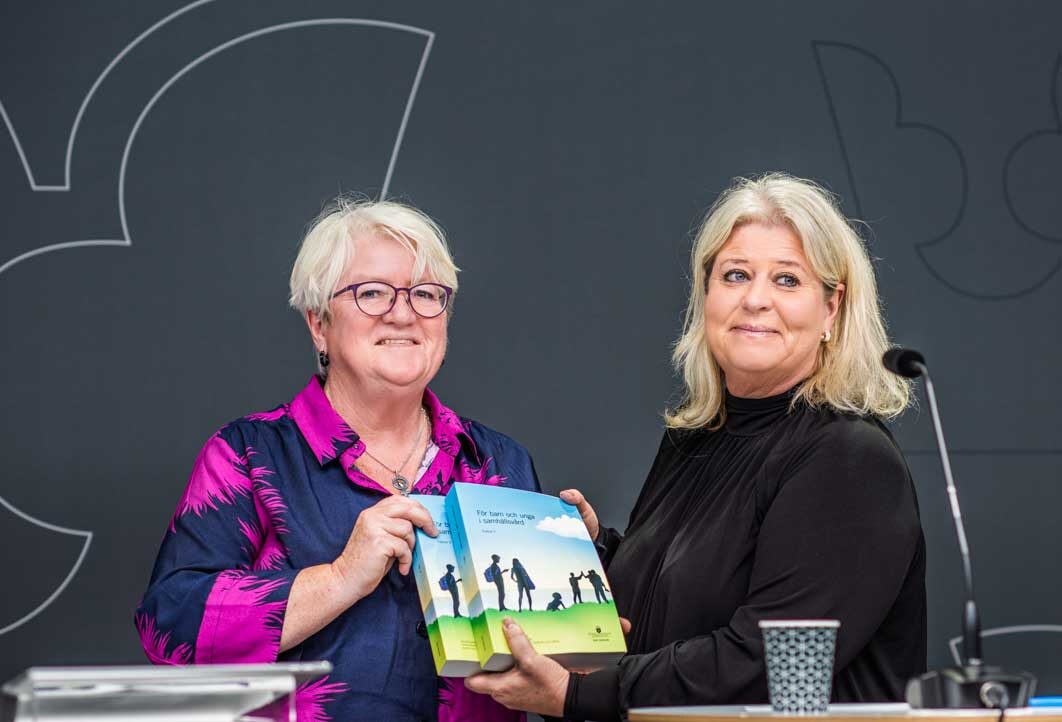Utredare Carina Ohlsson och socialtjänstminister Camilla Waltersson Grönvall. Foto: Linnea Bengtsson.