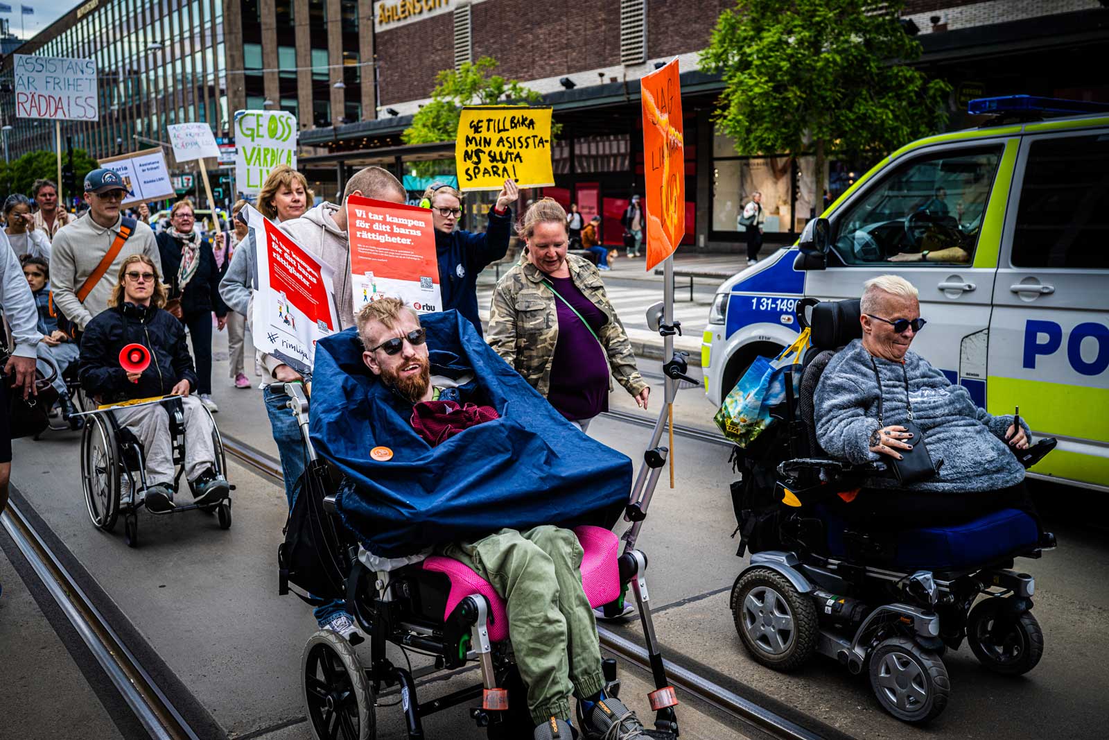 Demonstrationståg för assistans. Foto: Linnea Bengtsson.