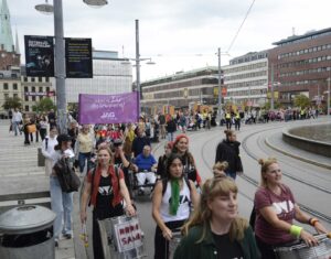 Liv slås i spillror – personlig assistans måste räddas nu