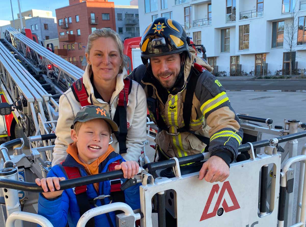 Martin Malmberg tillsammans med mamma och pappa.