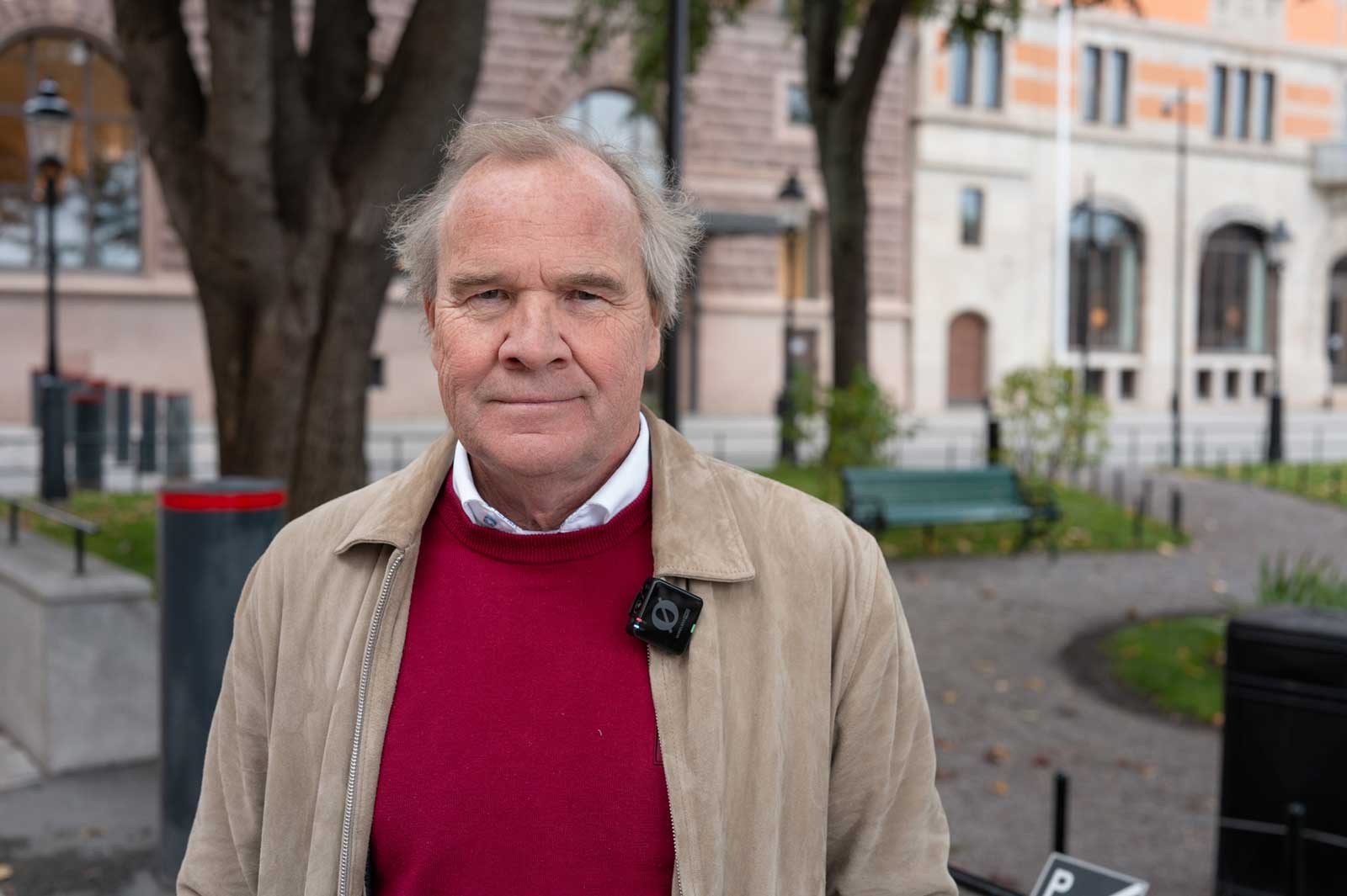 Anders Lago utanför Rosenbad.